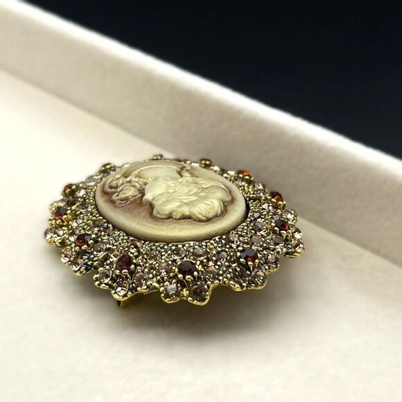 Yellow Gold with Champagne Topaz Crystal Victorian Lady Cameo Pin Back Brooch - Picture 6 of 7